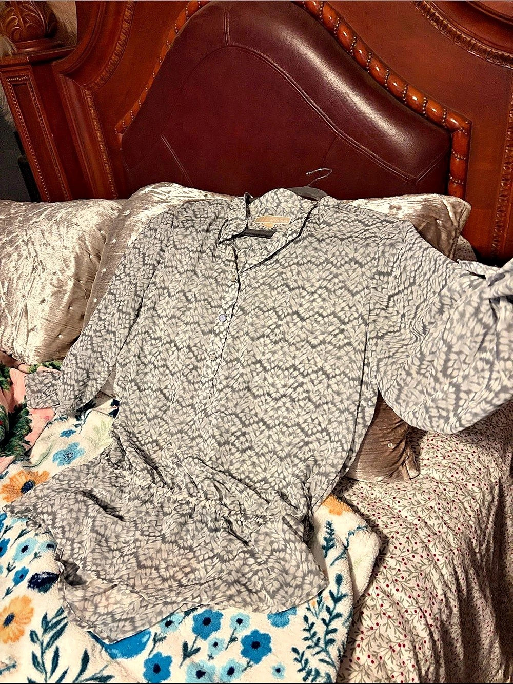 Michael Kors Abstract Print Blouse in Gray & White Size Medium Like New